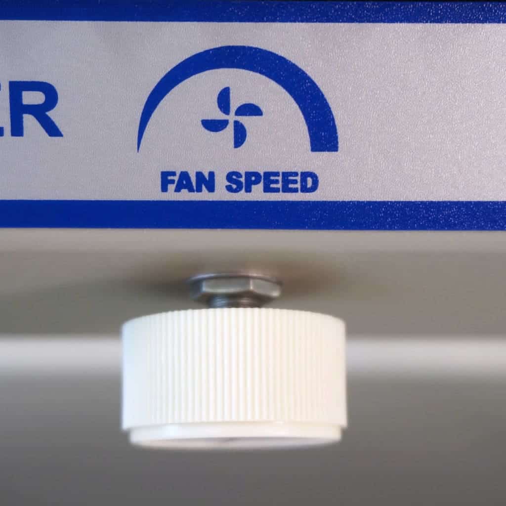 CrossFLOW IN3000 Wide Coverage Benchtop Ionizing Blower with Heater - Image 4